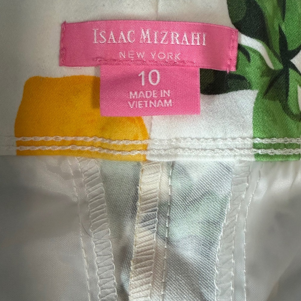 Isaac Mizrahi Shorts 10 White Lemon Print Button Detail - Picture 3 of 5